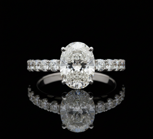 💎 2ct Oval‑Cut Diamond Ring with Side Stones — 14K White Gold