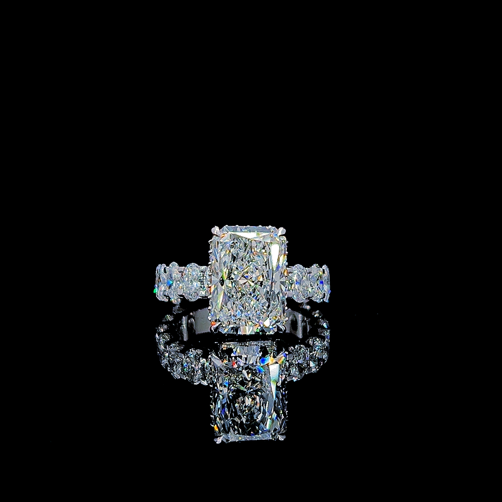 💎3ct Radiant‑Cut Lab‑Grown Diamond Ring — Pavé Set with Side Stones