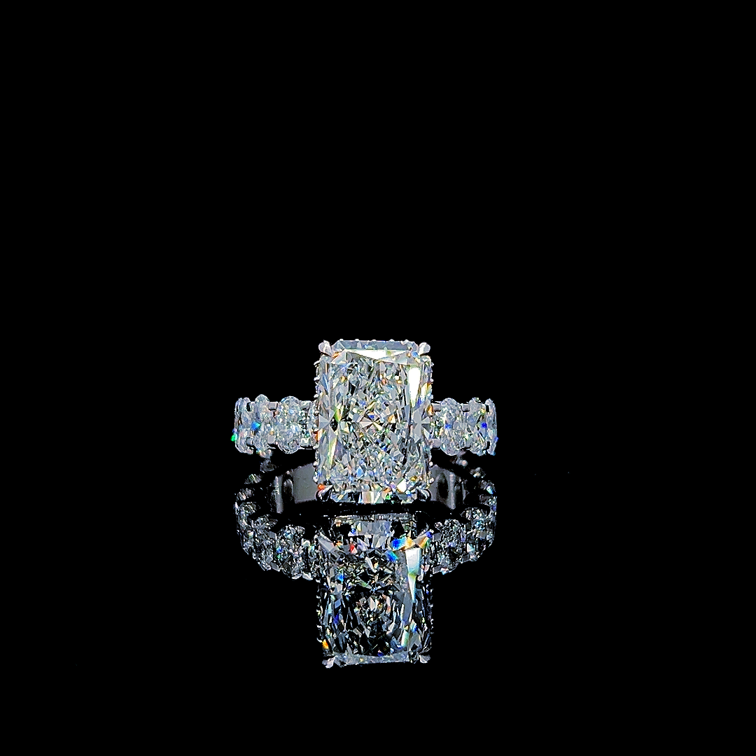 💎3ct Radiant‑Cut Lab‑Grown Diamond Ring — Pavé Set with Side Stones